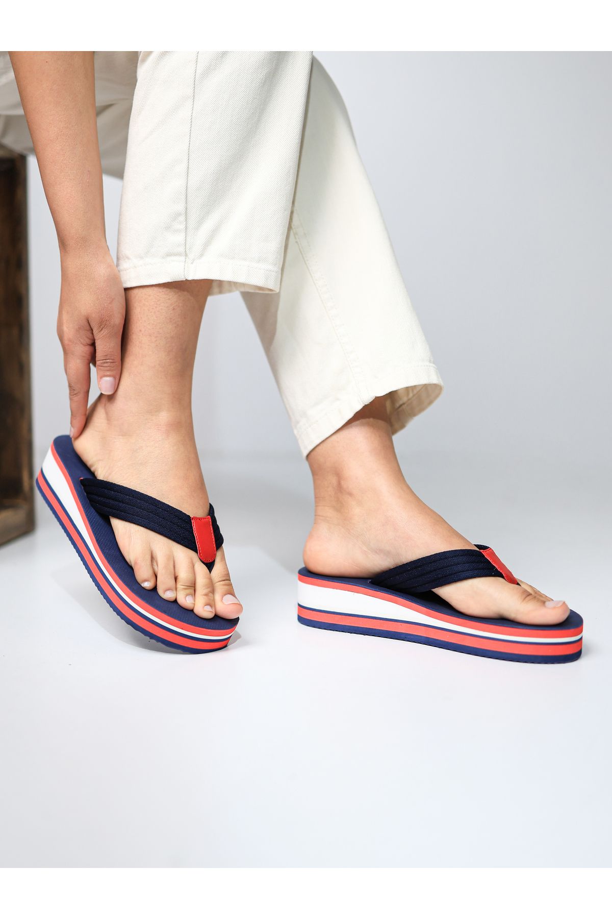 HANOX Poppy Dokuma Dolgu Topuk Kadın Parmak Arası Plaj Terlik Flip Flops (4.5) Cm