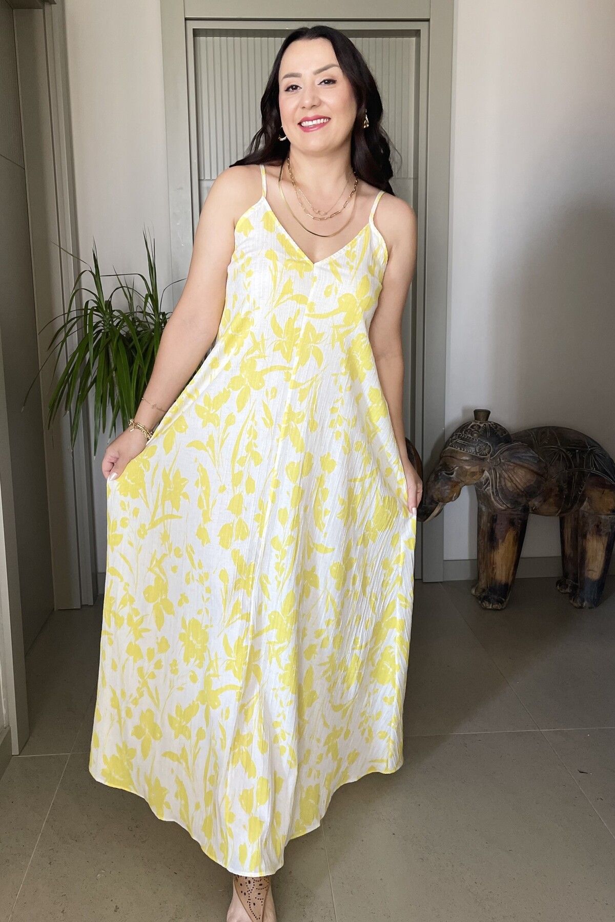 Butik İnce Ayarlanabilir Askılı V Yakalı Uzun Elbise