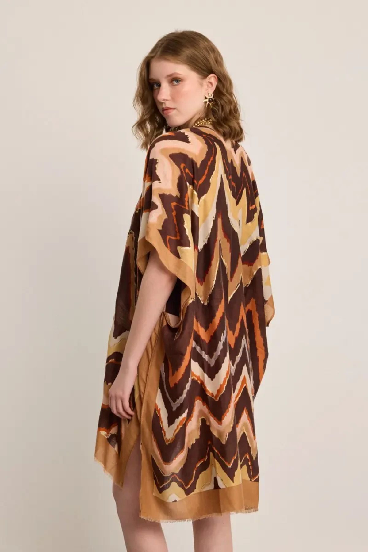 Gusto-Zigzag Patterned Foil Kimono - Mink 6