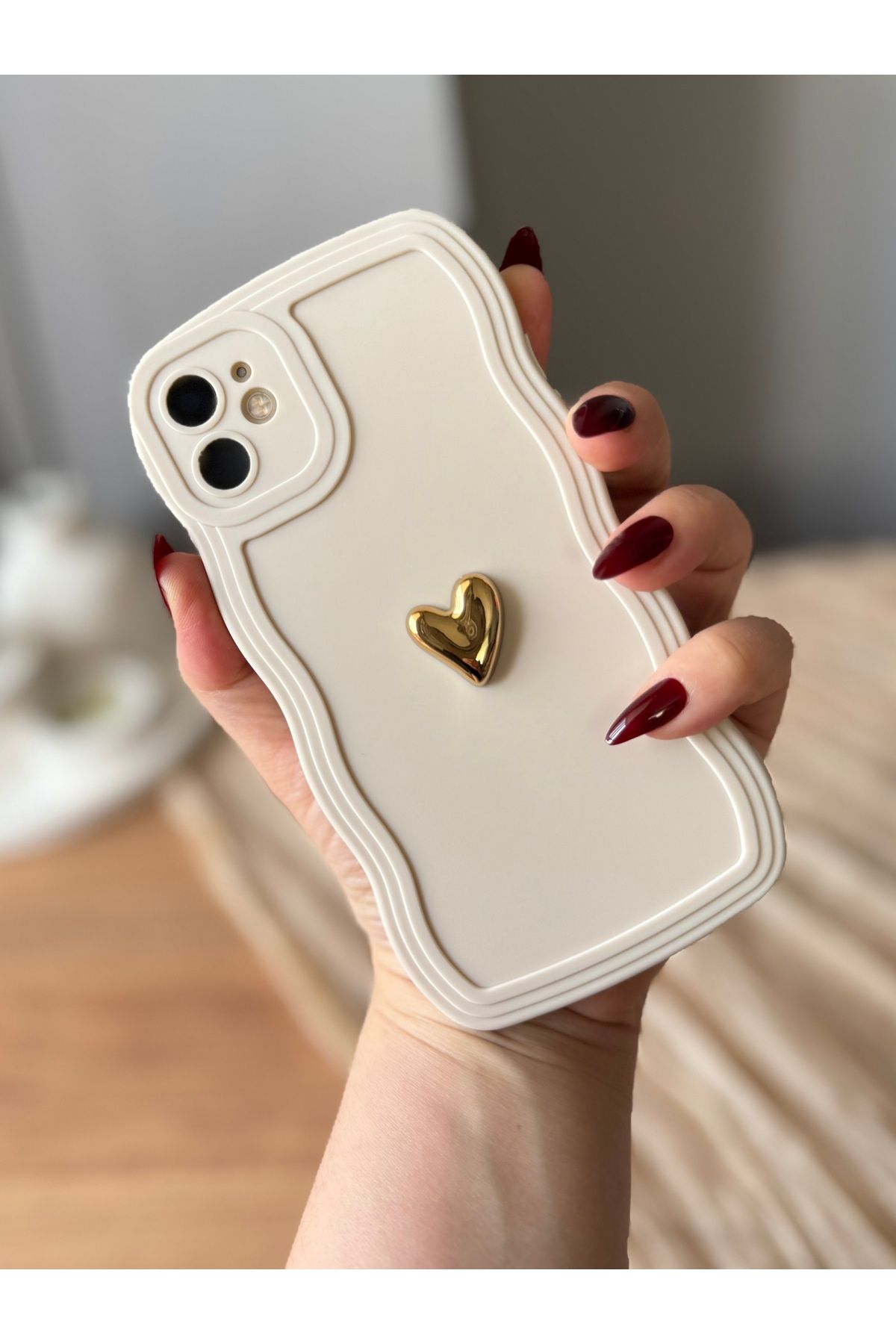 MirazTasarim IPHONE 11 3D KALP DEKORLU EKRU DALGALI KENARLI KILIF