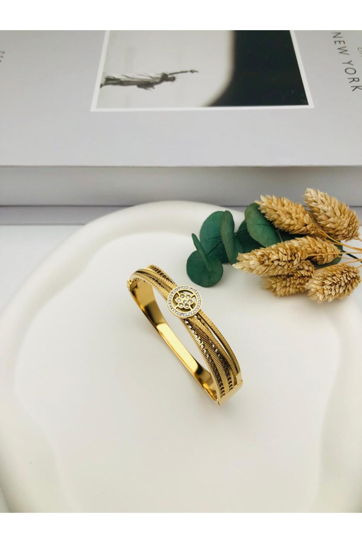 ENEFENDİ Taşlı Ve Çiçek Detaylı Çelik Kelepçe (Gold)2177