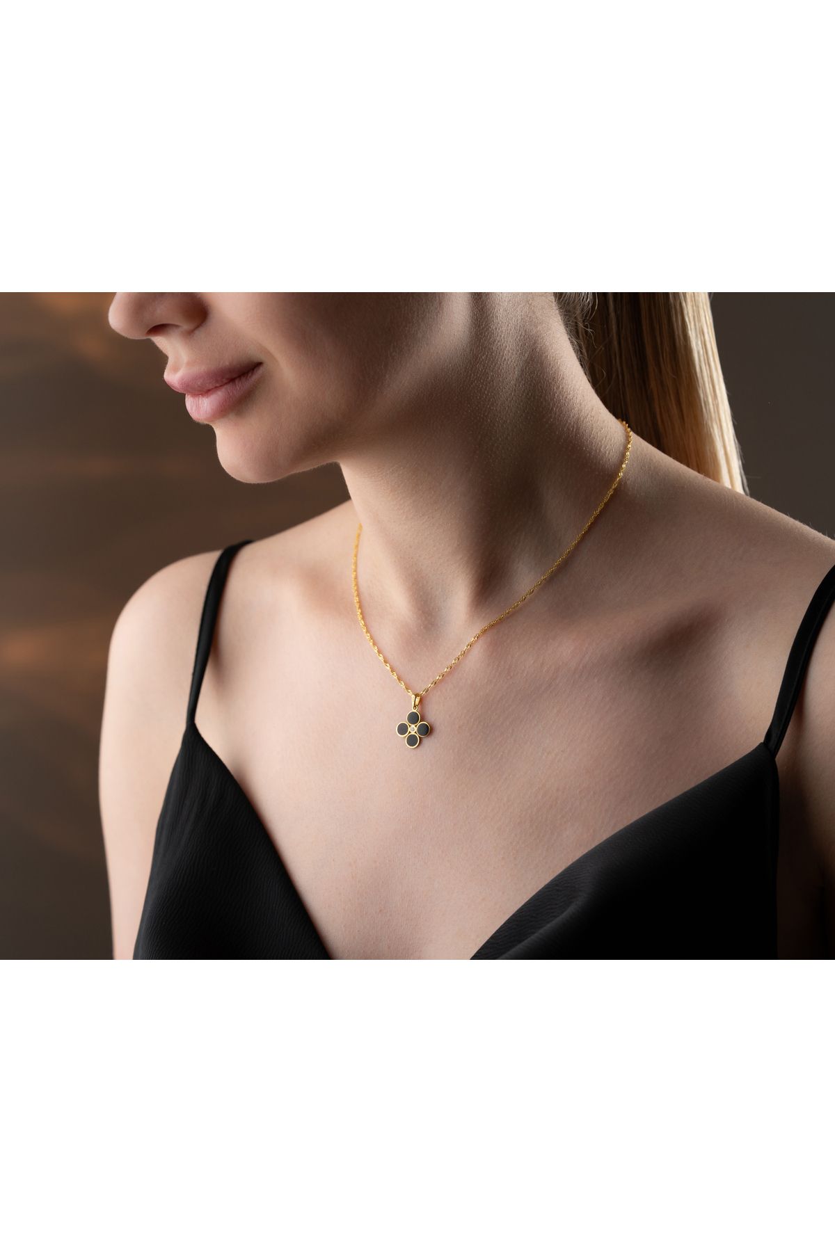 Papatya Silver 925 ayar papatya silver gece siyahı dört yaprak pırlanta kolye