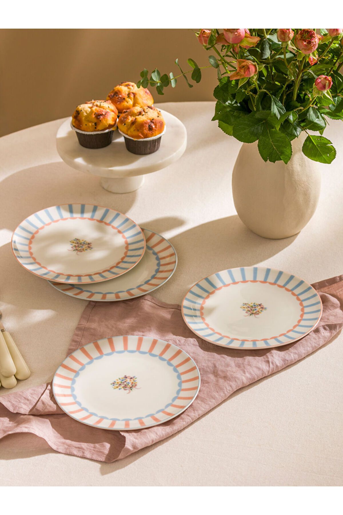 LC Waikiki Karişik Çiçek Baskılı Porselen Pasta Tabağı Seti 4'lü 19 cm