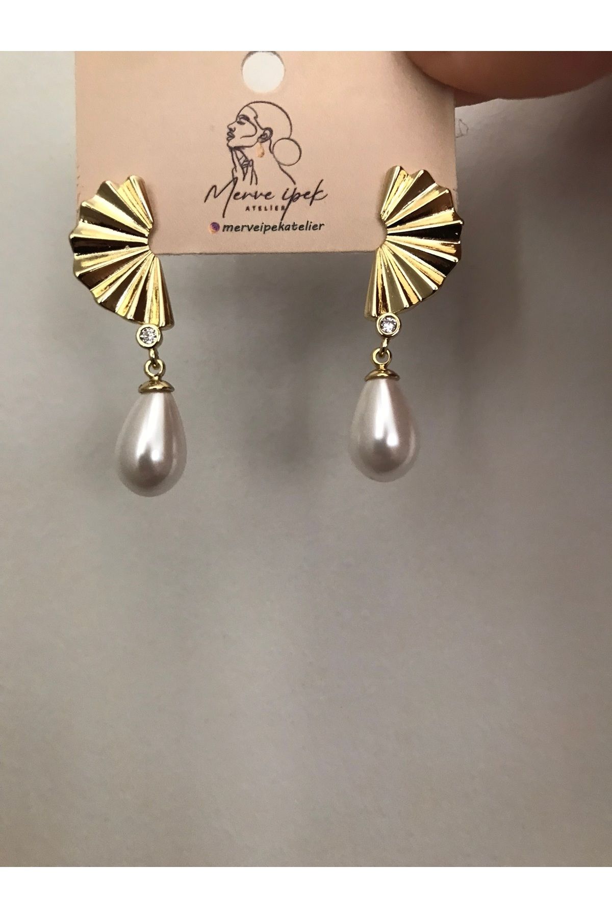 shop GOLD İNCİ DETAYLI YELPAZA MODEL SALLANTILI PASLANMAZ ÇELİK PARLAK KÜPE