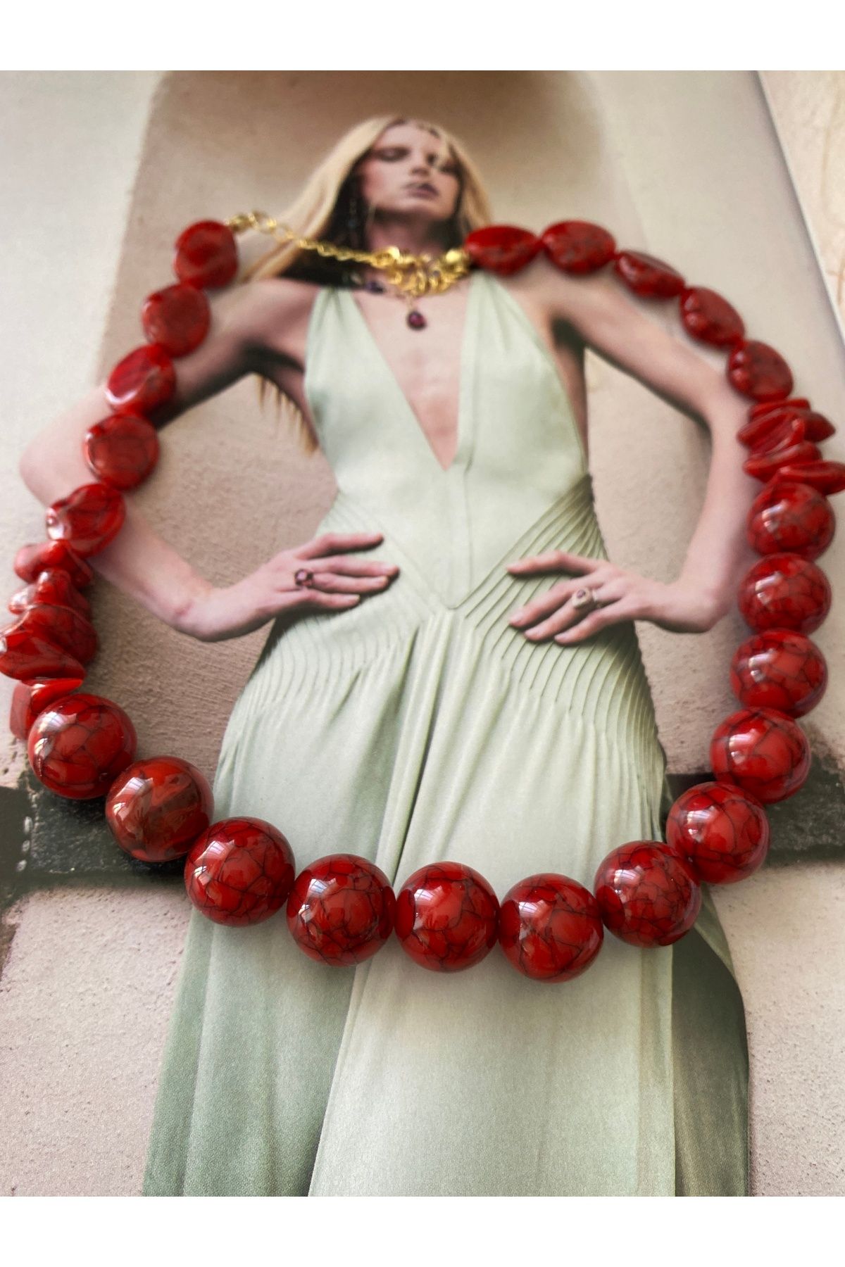 Pinery Jewels Kırmızı İri Boncuklu Yazlık Kadın Kolye – Modern ve Şık Tasarım