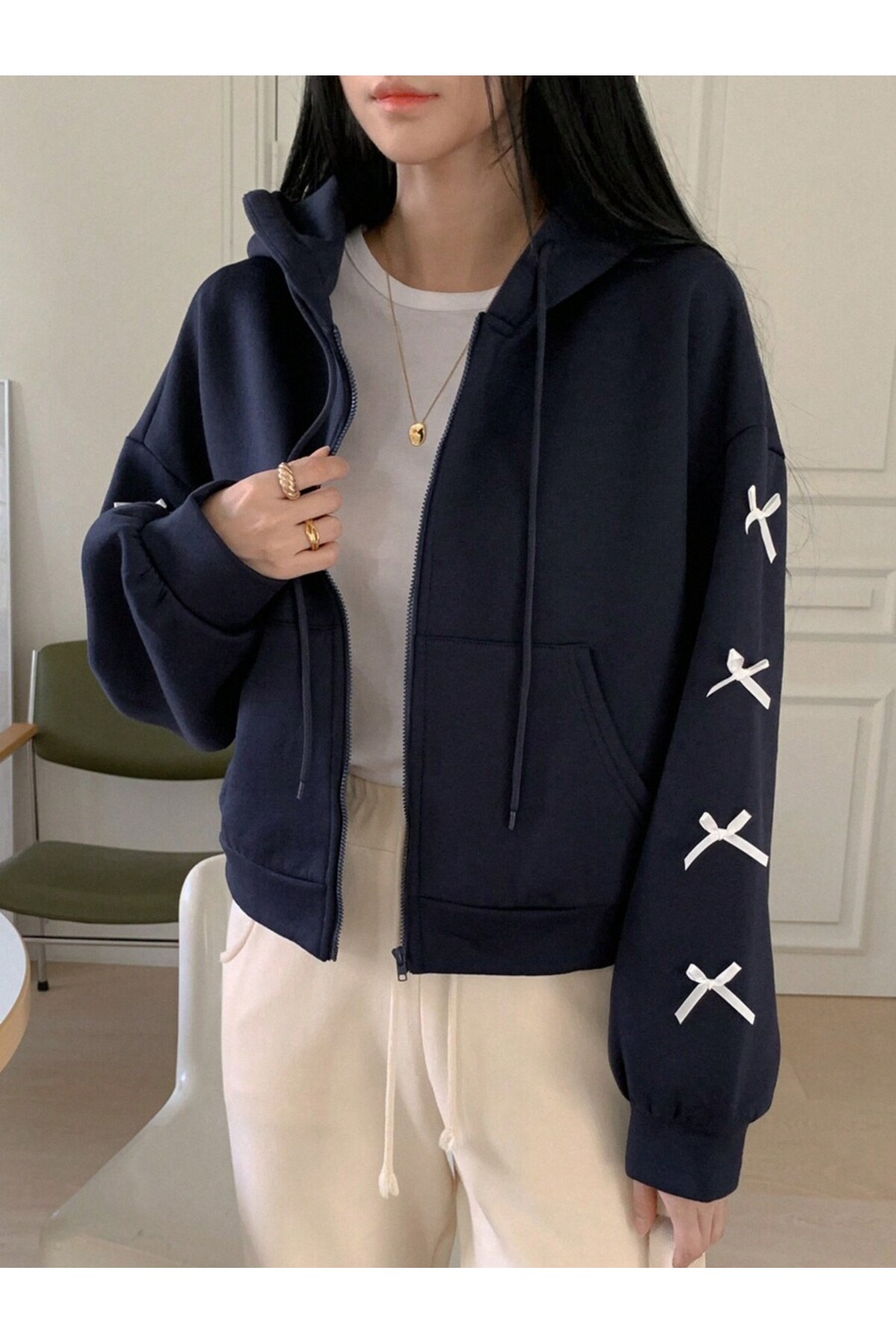 MOONBULL  Kadın Kolları Fiyonklu Detaylı Kapüşonlu Fermuarlı Crop Sweatshirt - Görsel 8