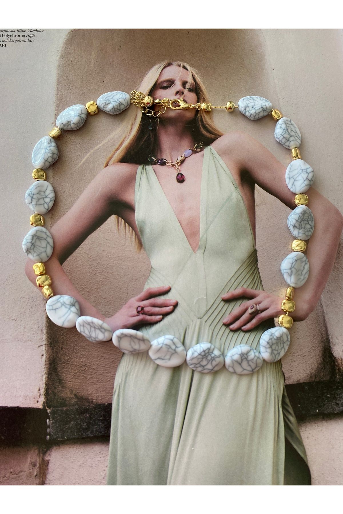 Pinery Jewels Beyaz İri Taşlı Yazlık Kadın Kolye – Modern ve Şık Tasarım
