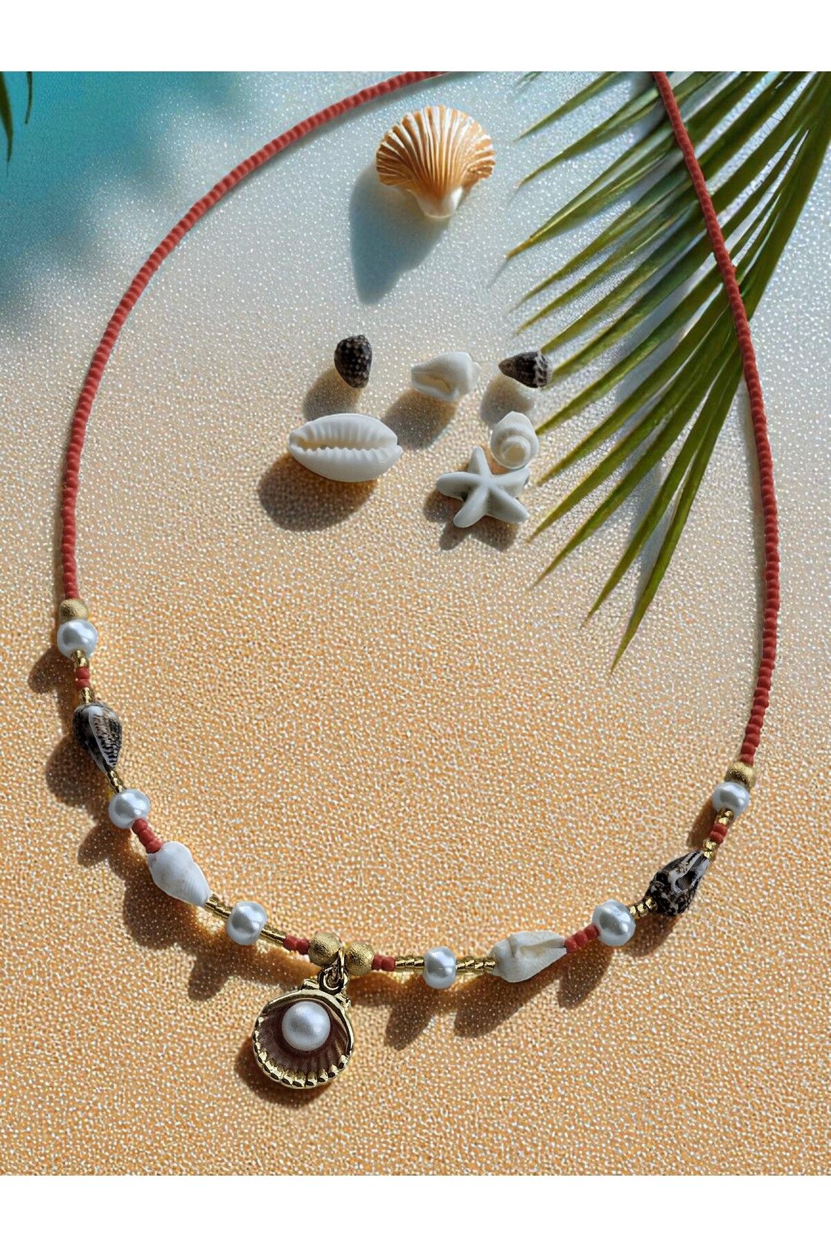 Amabel Jewelerys İncili Midye, Cam İnci, Midye Kabuğu Detaylı Yaz Tatili Büyüsü Kırmızı Kum Boncuk Kadın Kolye