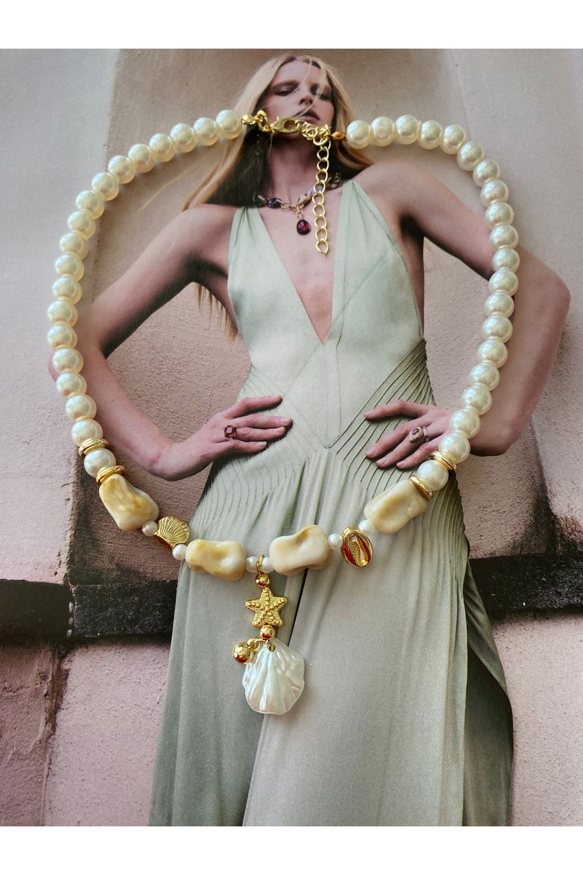 Pinery Jewels Deniz Kabuğu Detaylı Boncuklu Yazlık Kadın Kolye – Modern ve Şık Tasarım