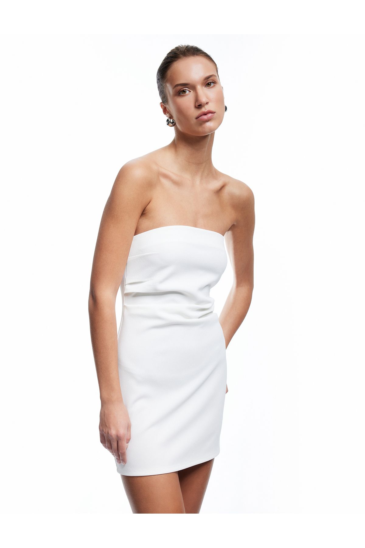Koton Yeni Sezon Scuba Krep Kumaş Drape Detaylı Mini Straplez Elbise