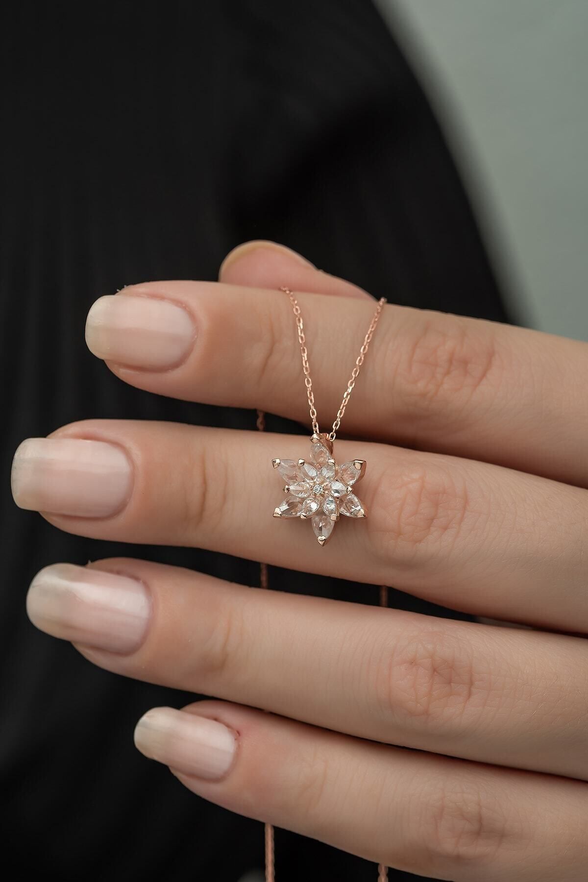 ShinyTakı 925 Ayar Beyaz Lotus Çiçeği Kolye Kadın Gümüş Kolye