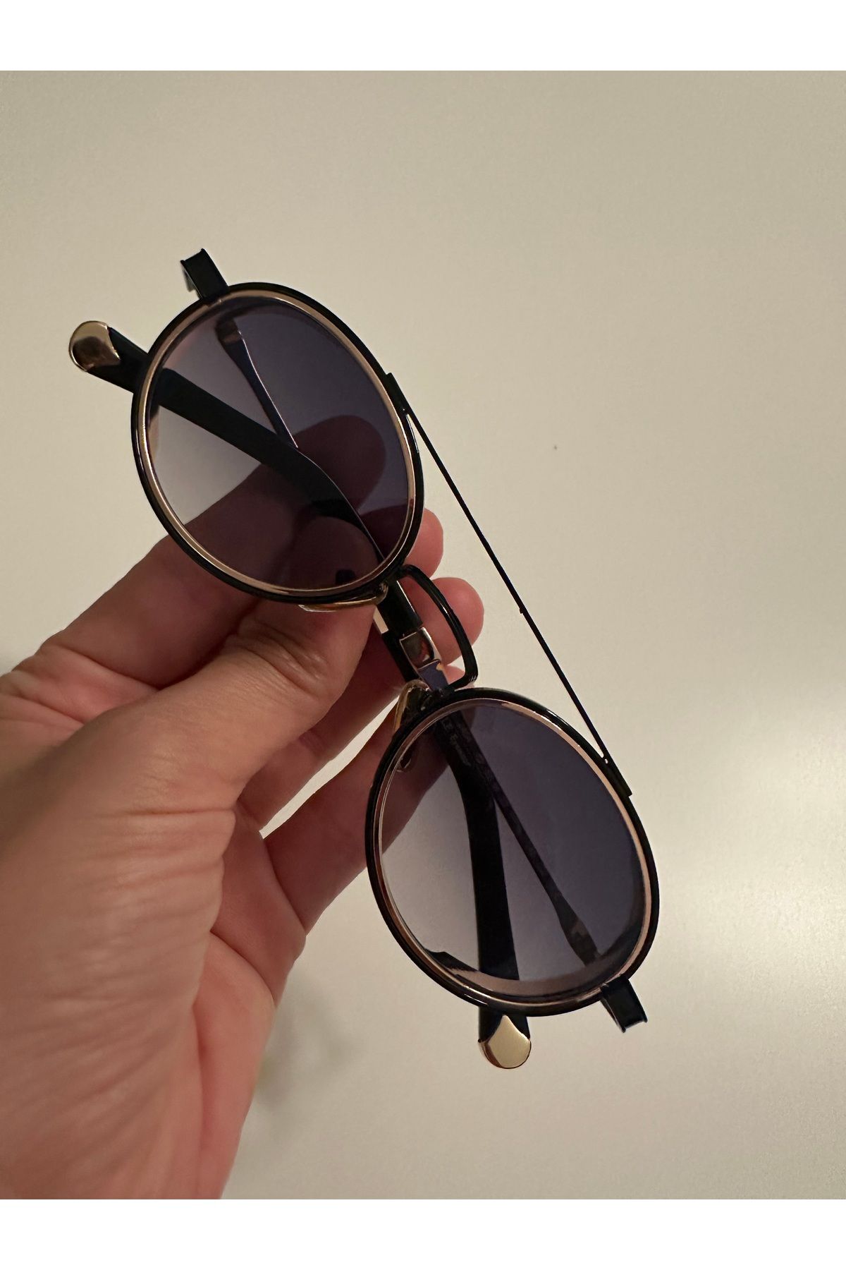 shop “Unisex Klasik oval Gözlük – Tarz Sahibi Güneş Koruması”