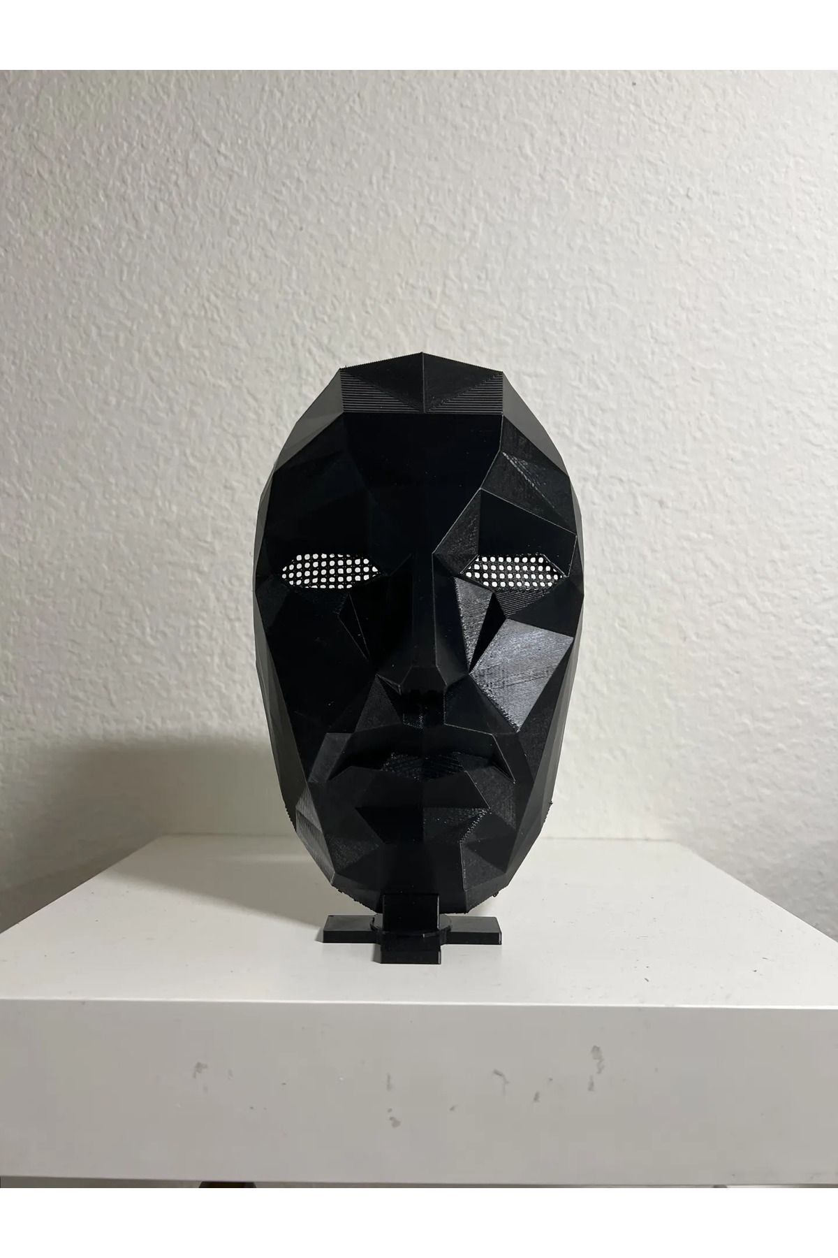 Cochines SQUİD GAME FRONT MAN MASKE - Sağlıklı PETG malzemeden üretilmiş 3D model 18cm