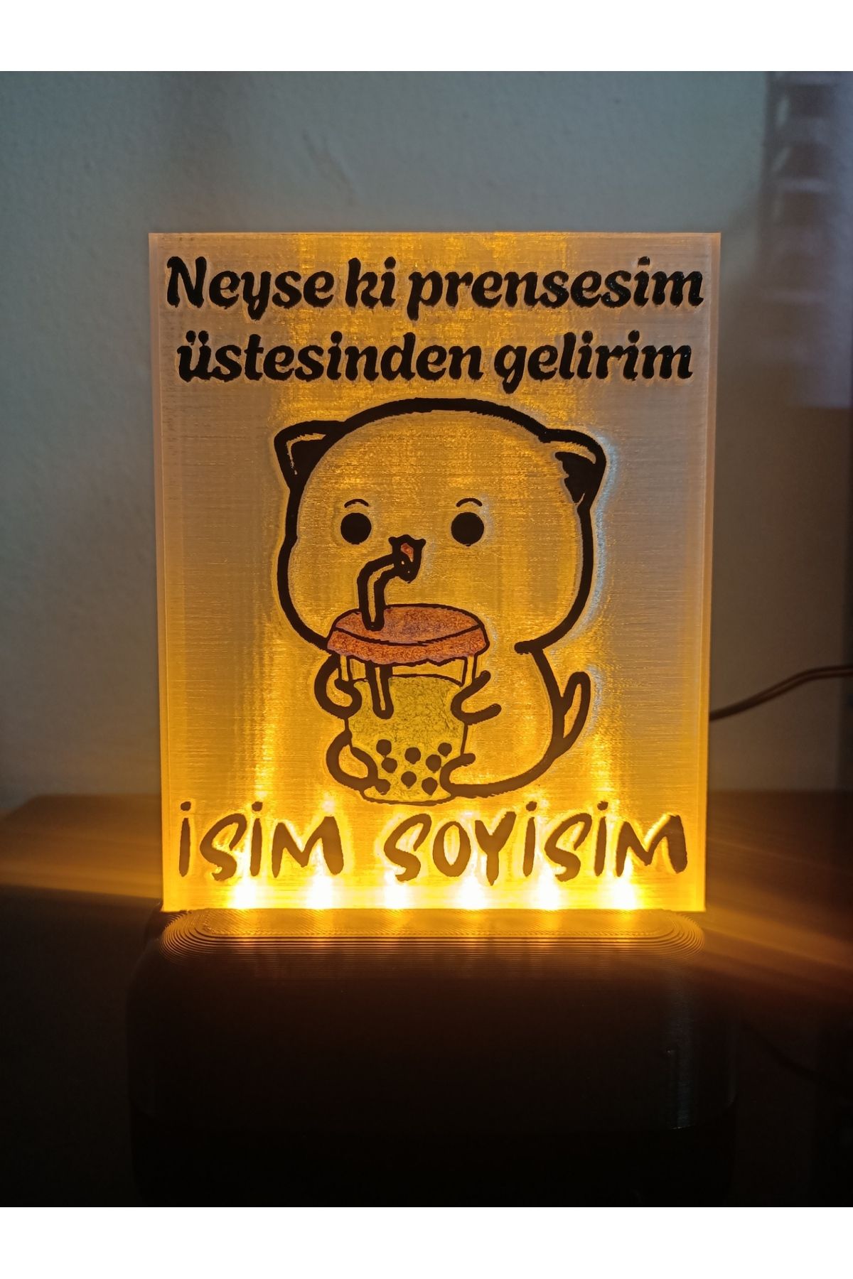 DÖNÜŞÜM ATÖLYESİ Kişiye Özel İsimli Hediyelik Kablolu Led Lamba - M1 - Neyse ki Prensesim - Amber Işıklı