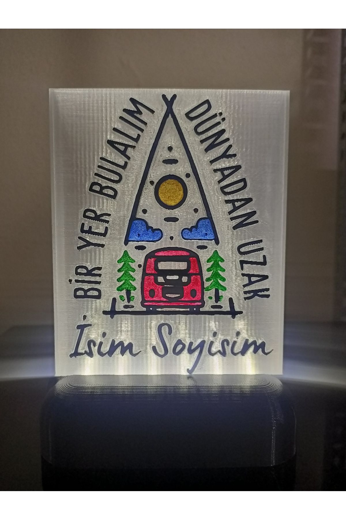 DÖNÜŞÜM ATÖLYESİ Kişiye Özel İsimli Hediyelik Kablolu Led Lamba - M2 - Bir Yer Bulalım Dünyadan Uzak - Beyaz Işıklı