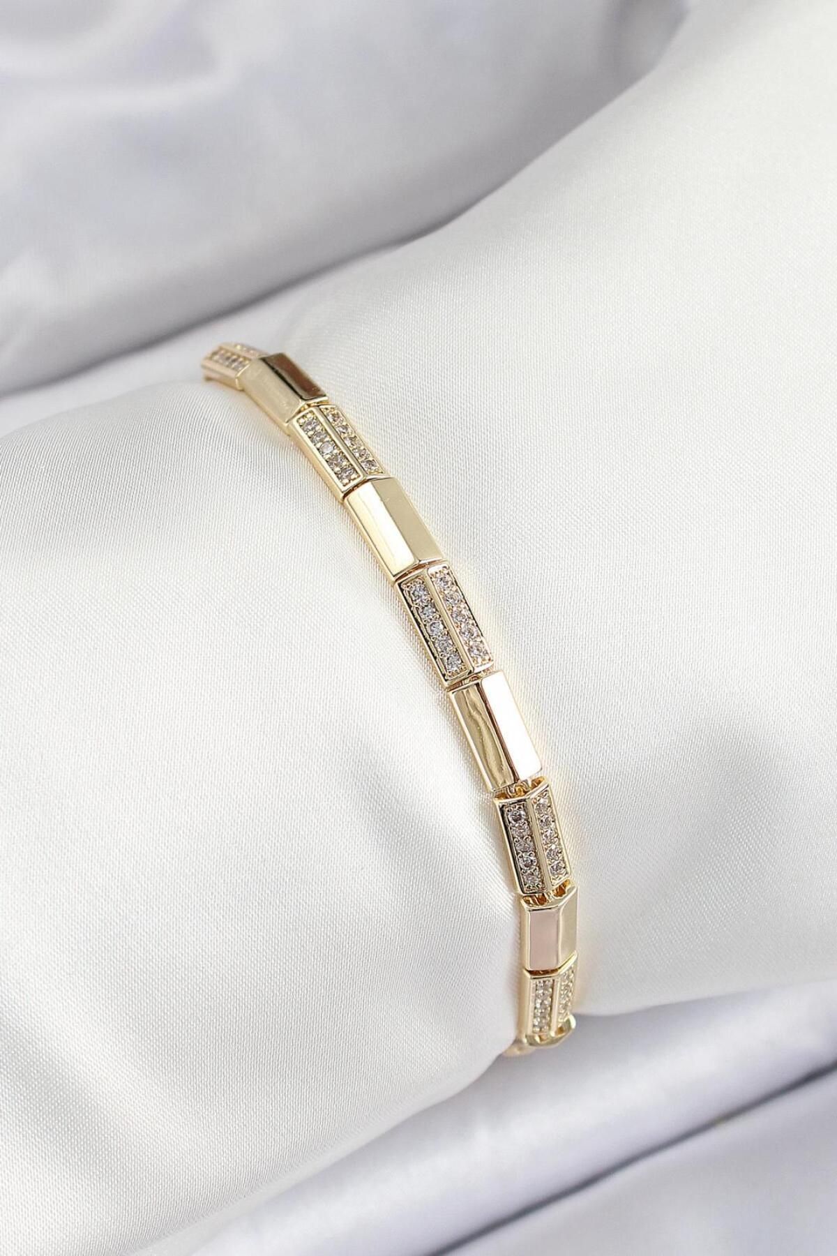 REBORN DESIGN Pirinç Dikdörtgen Model Zirkon Taşlı Gold Renk VIP Seri Kadın Bileklik