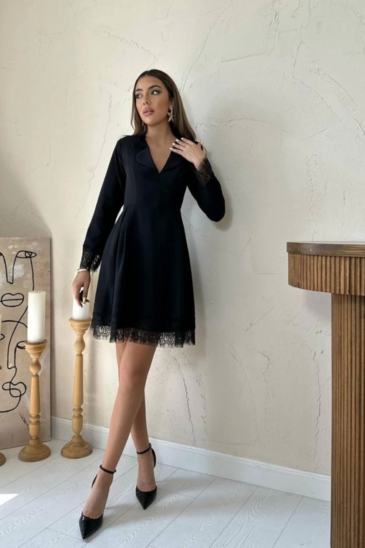 Butik Siyah Dantel Detaylı Kruvaze Yaka Elbise