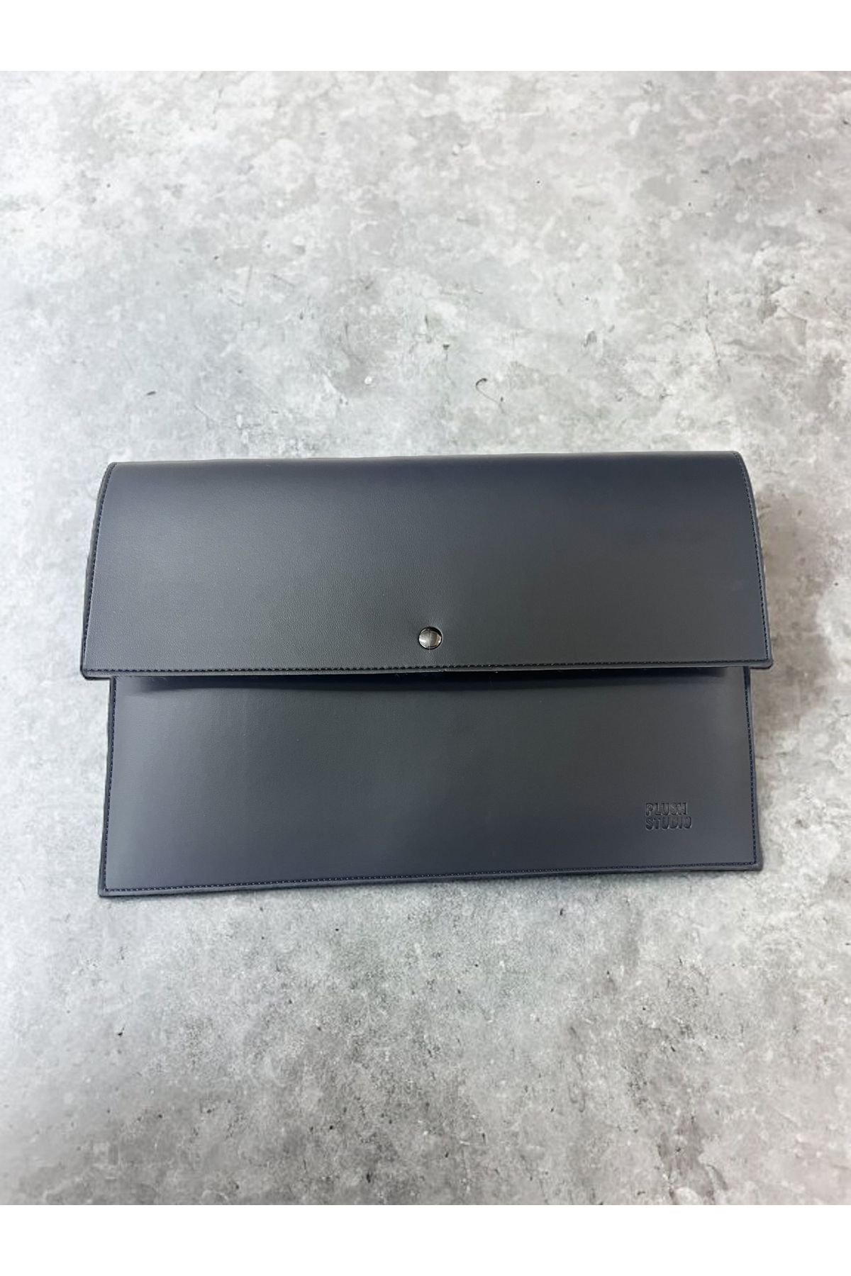 PLUSH STUDIO ISTANBUL Yeşil Peluş Astarlı Evrak ve Laptop Çantası – 36x26 cm