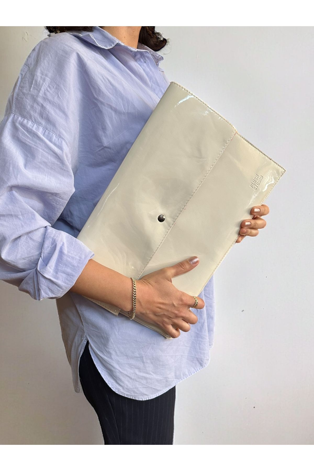 PLUSH STUDIO ISTANBUL Yeşil Peluş Astarlı Evrak ve Laptop Çantası – 36x26 cm