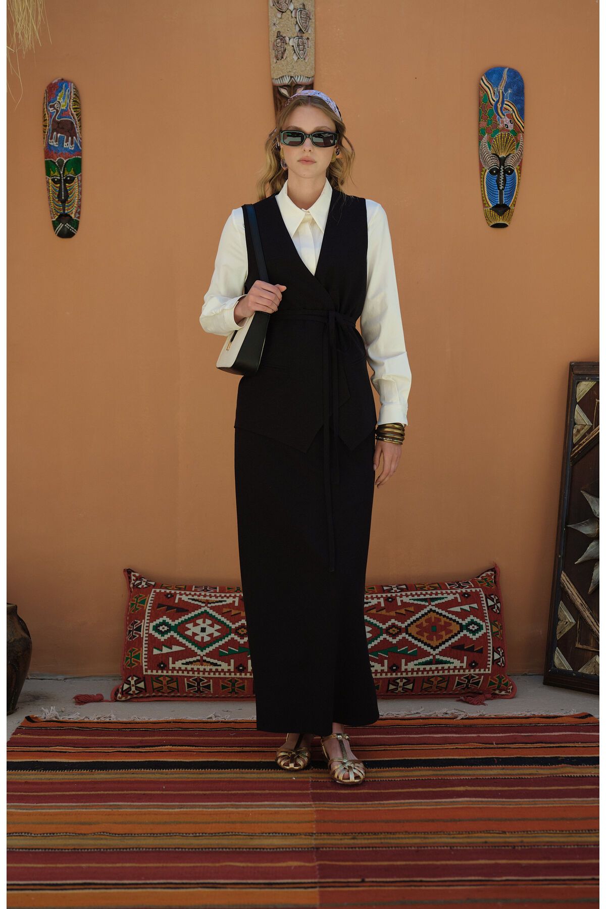 Fatma Atasoy Bağlamalı Keten Siyah Yelek Etek Takım