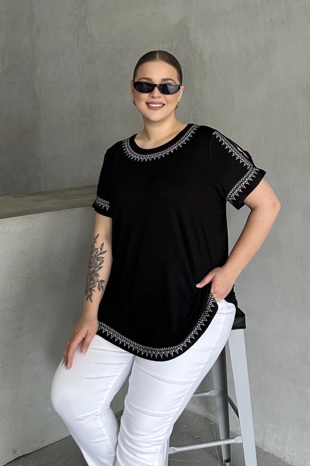 Stil Diva Büyük Beden Omuz Detaylı Etnik Desenli Nakışlı T-shirt 303518