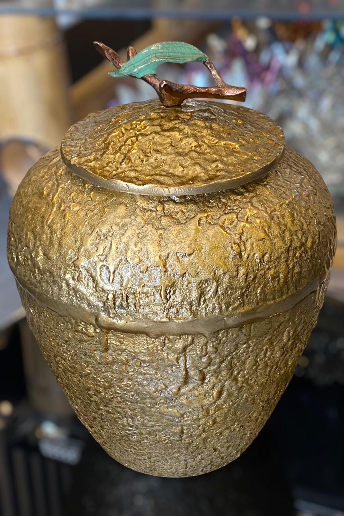 LEMİ DEKORASYON Döküm Yaprak Detaylı Kapaklı Bronz Küp