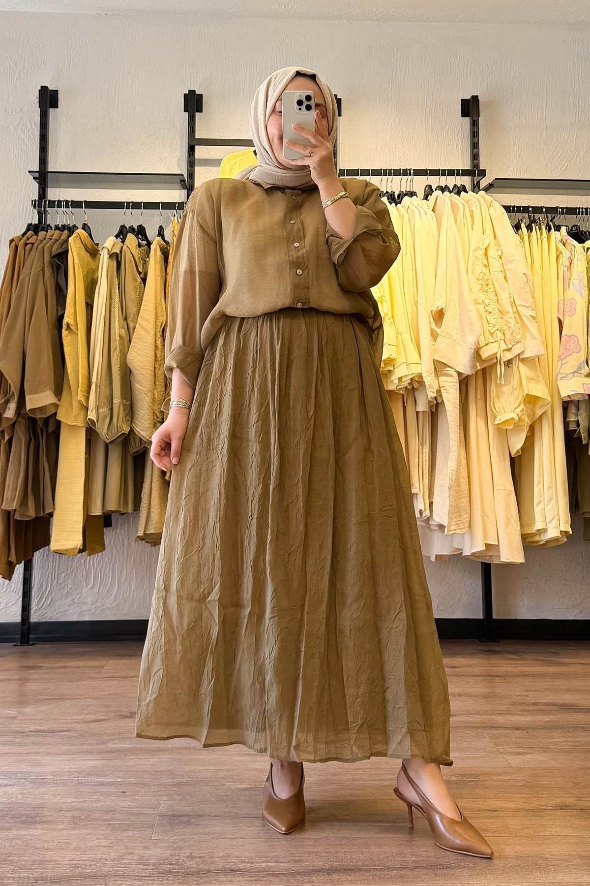 MERVE KAYKISIZ Oversize İpeksi Kırışık Etek Takım Yağ Yeşili