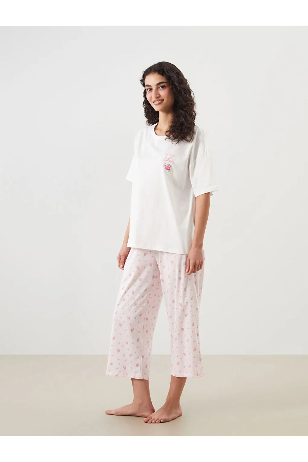 LC Waikiki LCW DREAM Pembe Bisiklet Yaka Çiçekli Kadın Kaprili Pijama Takımı