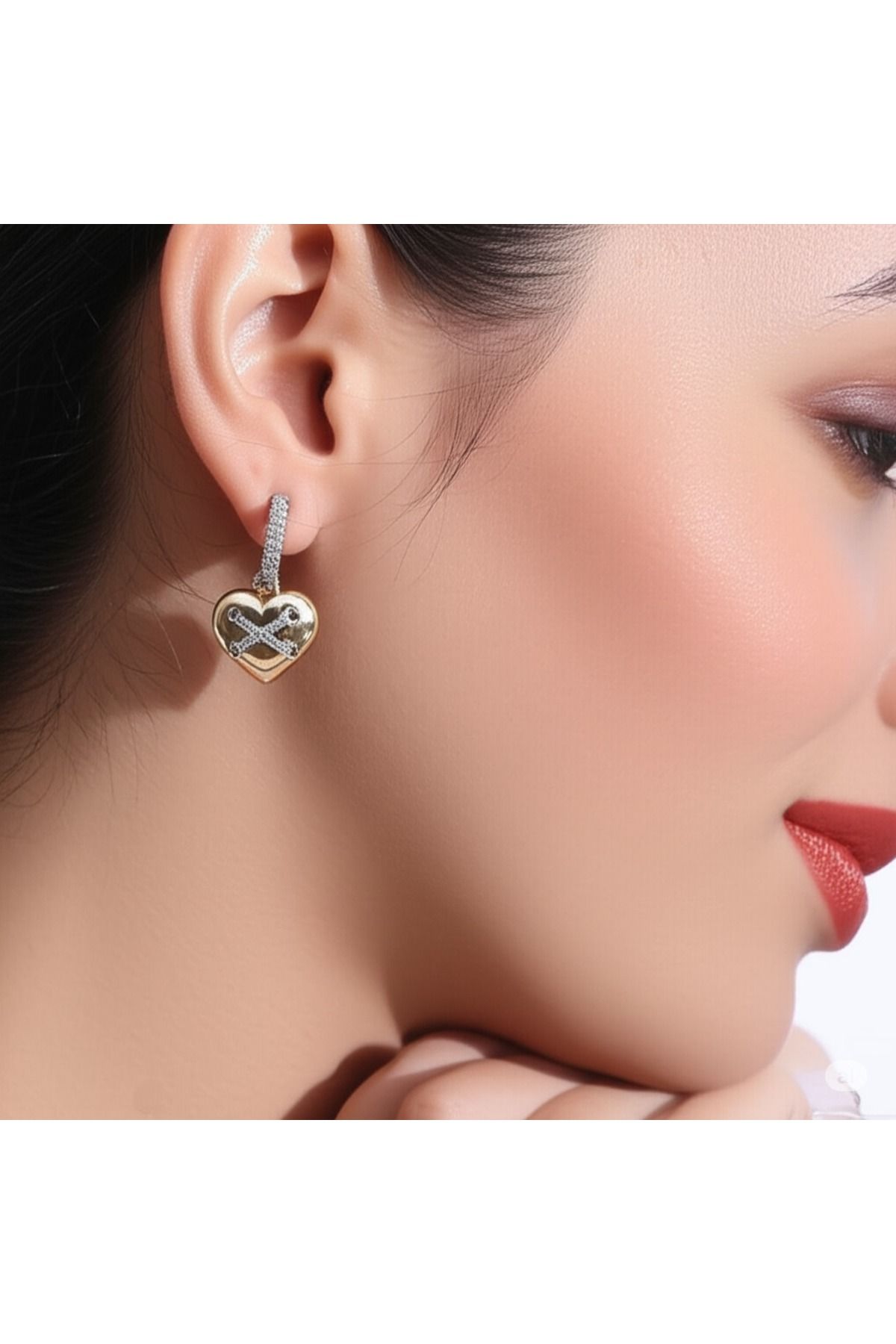 KANERUZ Gold Zirkon Taşlı Xoxo Model Özel Tasarım Kalp Küpe