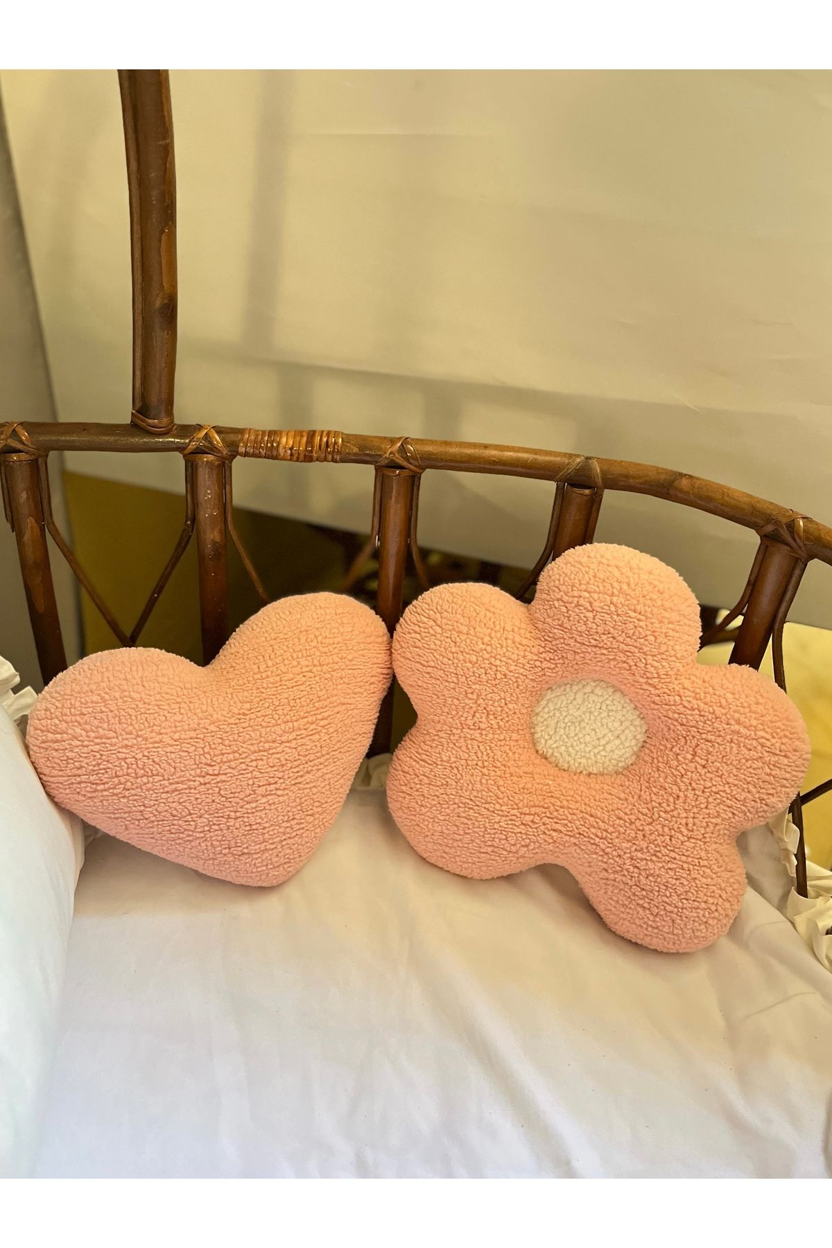 Cherry Bloom Cotton Pembe Peluş Papatya ve Mini Kalp Yastık