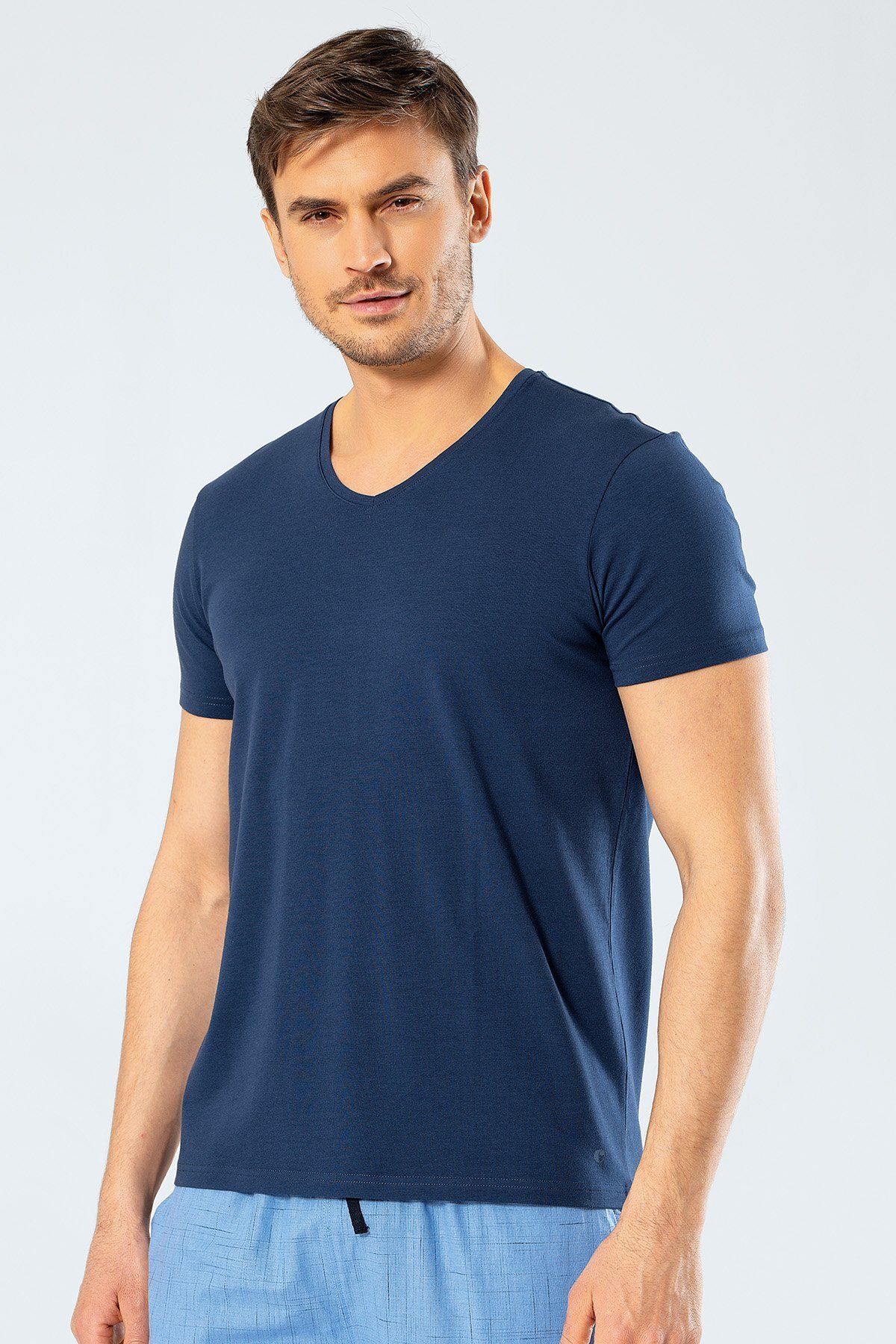 Cacharel Erkek Pamuklu V Yaka Kısakol T-shirt, %95 Pamuk %5 Likra