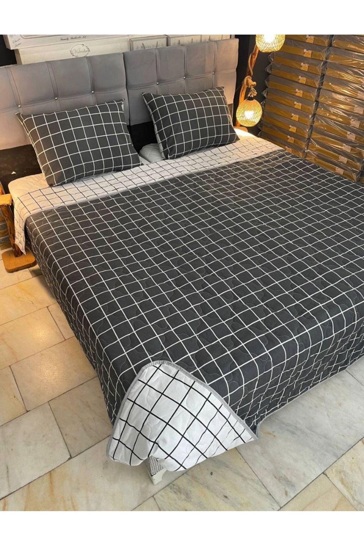 VİLERA HOME ÇİFT KİŞİLİK KARELİ YASTIK KILIFLI ÇİFT TARAFLI ÇOK AMAÇLI YATAK ÖRTÜSÜ