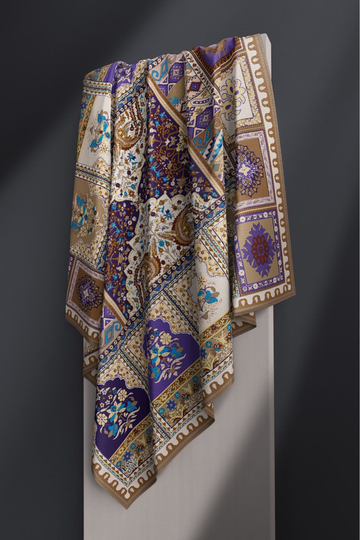 Levidor-Ancient Pattern Sparkling Crystal Scarf 3