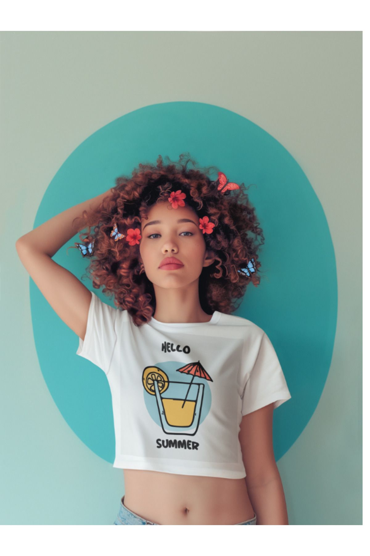 LAYORA "Hello Summer Baskılı Beyaz Crop Tişört – Yaz Enerjisini Taşı!"