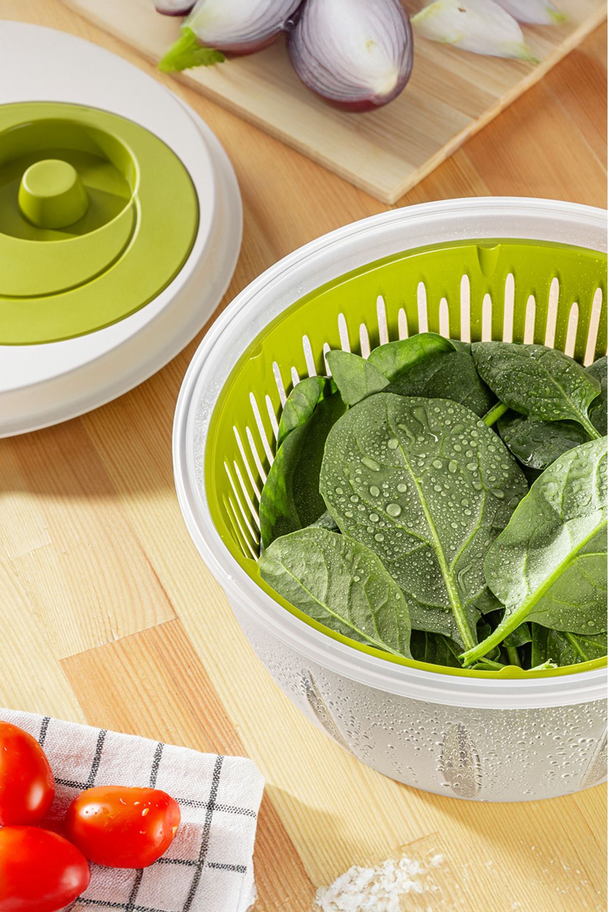 Mutfak Köşesi-Circle Salad Dryer 4.5 Lt – Vegetable Drying Container with Ergonomic Handle and Large Chamber Green 2