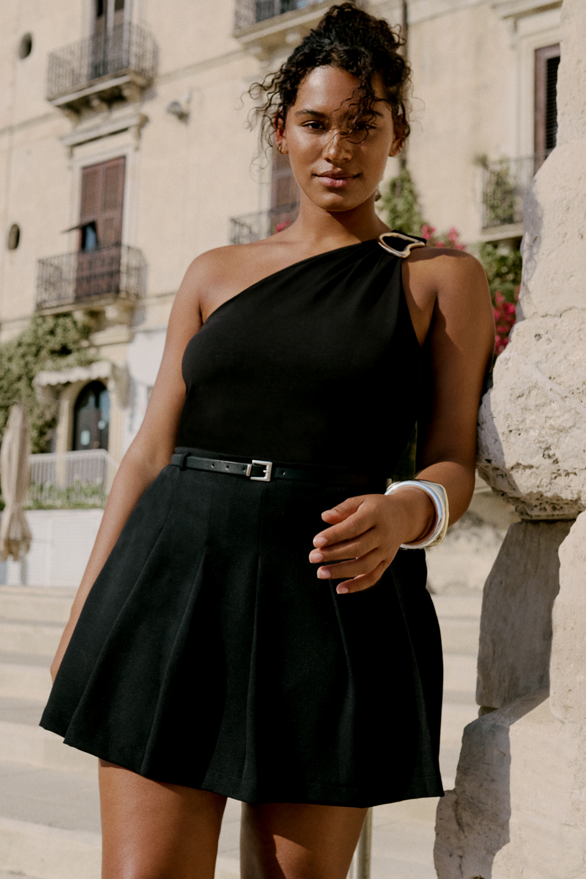 Trendyolmilla  Siyah Yüksek Bel Kemerli Piliseli Dokuma Büyük Beden Şort Etek TBBSS25AP00013