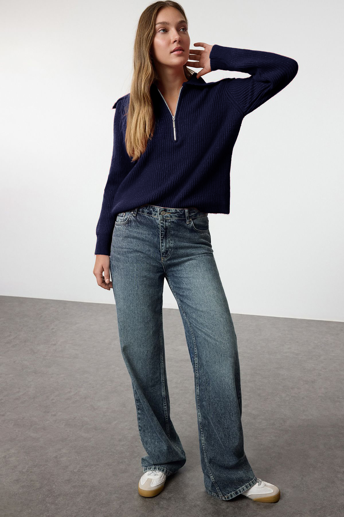 Trendyolmilla  Lacivert Yünlü Geniş Kalıp Polo Yaka Fermuarlı Triko Kazak TWOAW25KZ00011 - Görsel 2