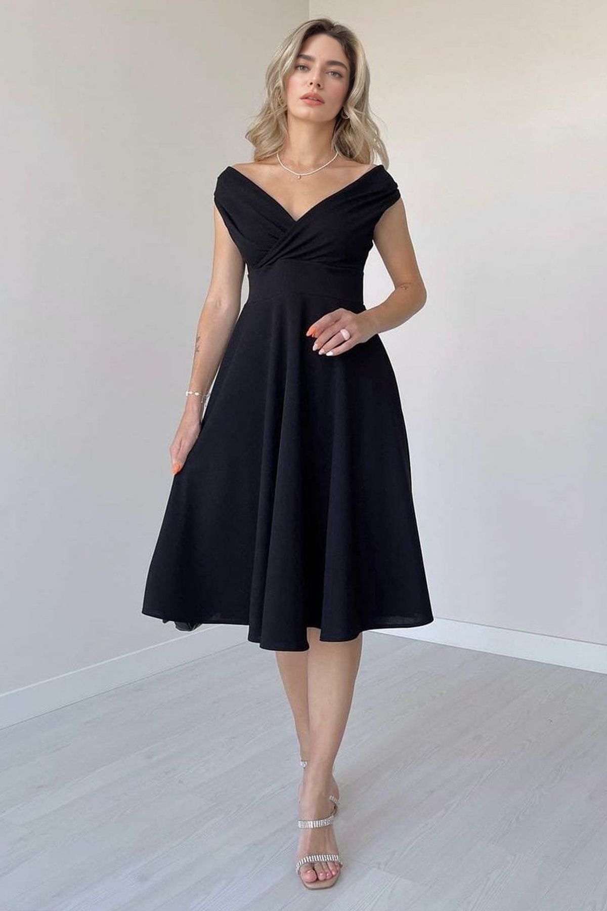Trendyol Collection Fekete A-vonalú szőtt Midi estélyi ruha éjszakai ballagási ruha TPRAW25EL00183