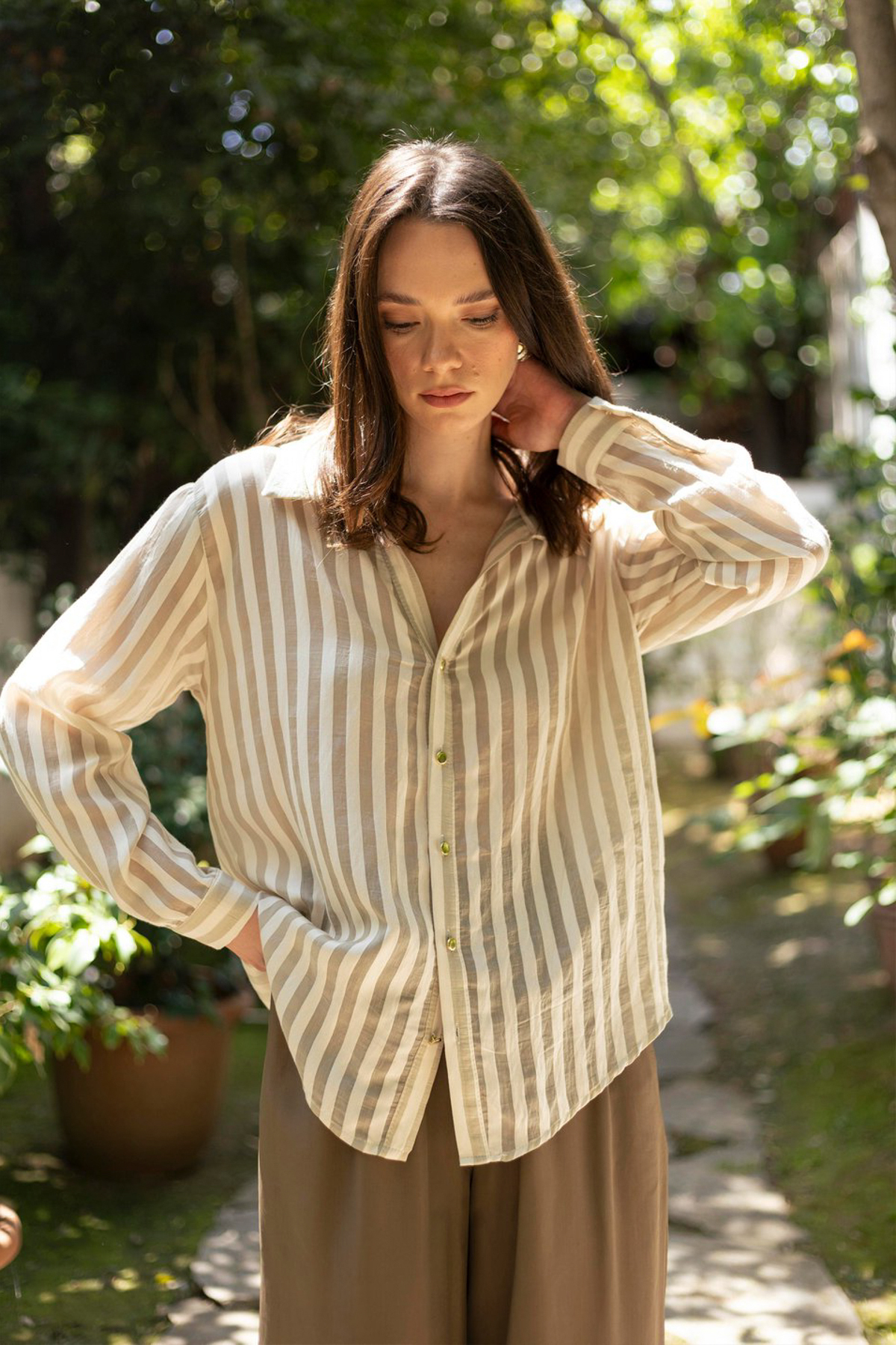 Trendyolmilla  Bej Rahat Kalıp Çizgili Dokuma İnce Gömlek TWOSS25GO00172