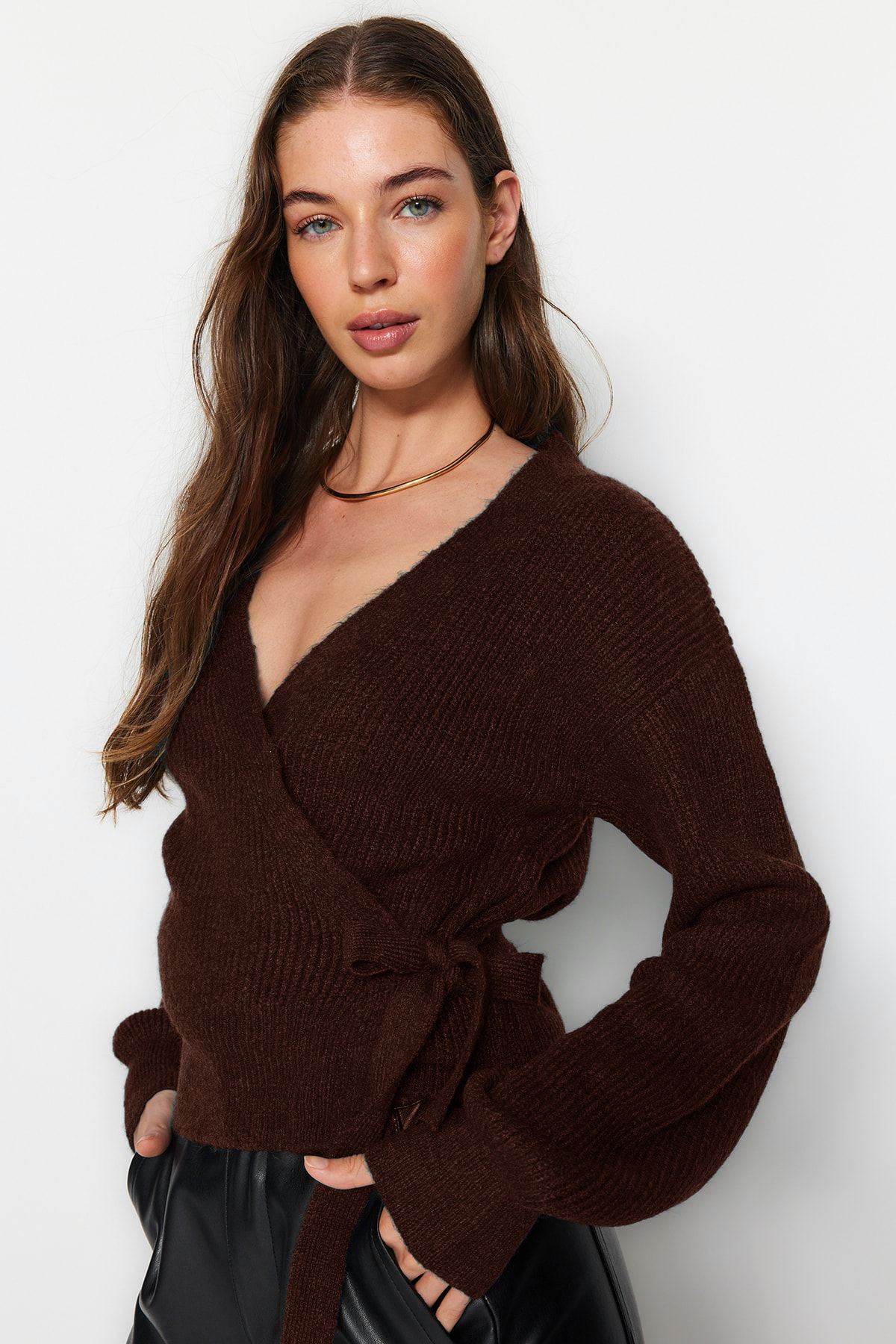 Trendyolmilla  Kahverengi Yumuşak Dokulu Kruvaze Yaka Triko Hırka TWOAW24HI00282 - Görsel 3