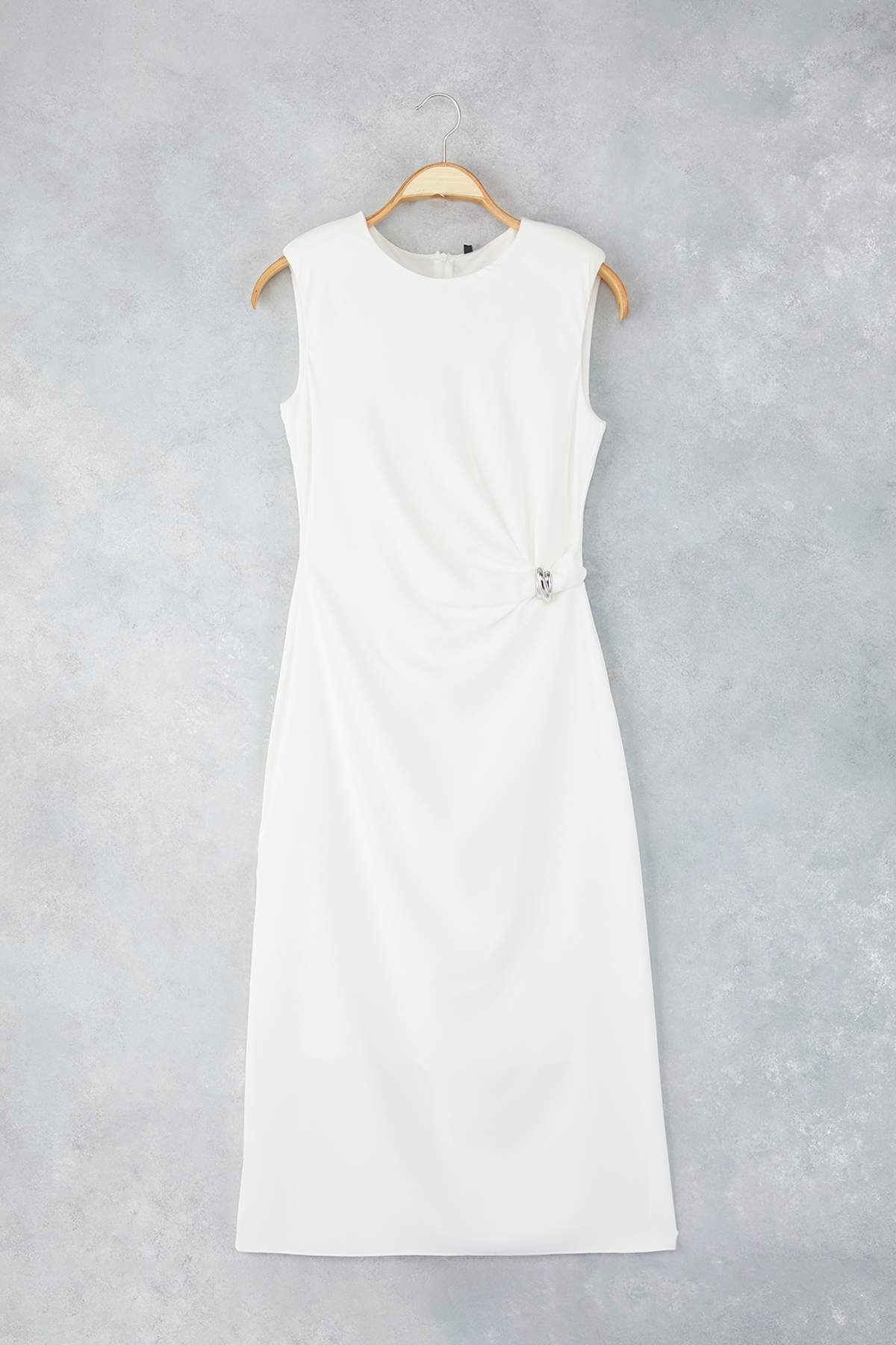 Trendyol Collection-Λευκό ίσιο φόρεμα με επένδυση Midi TWOSS25EL00204 5
