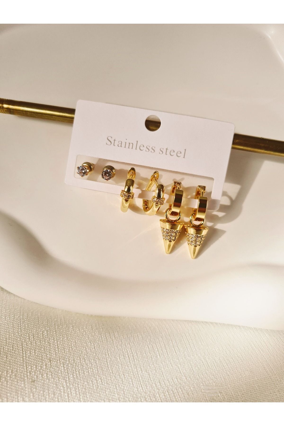 Mirage Design Gold Detaylı Çelik Küpe 01