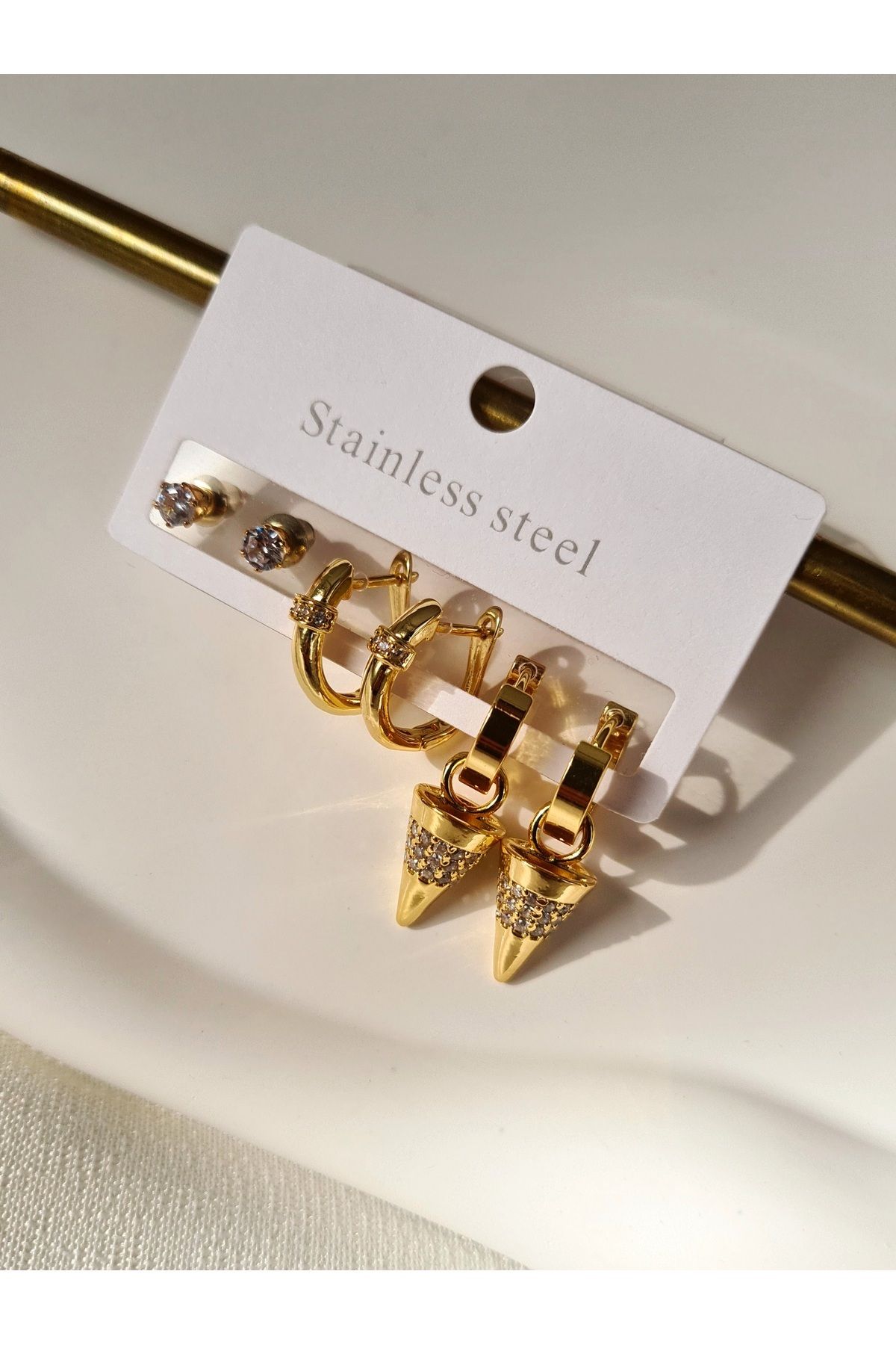 Mirage Design Gold Detaylı Çelik Küpe 01
