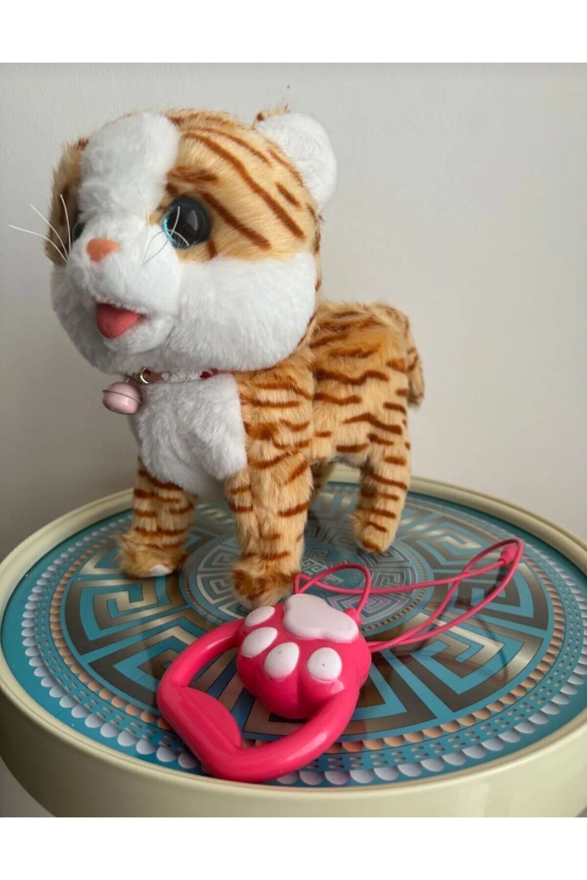 Happy Toys Müzikli yürüyen ses tekrarı yapan dokununca miyavlayan sese duyarlı büyük boy kumandalı kedi oyuncak fotoğrafı 2 (önizleme)