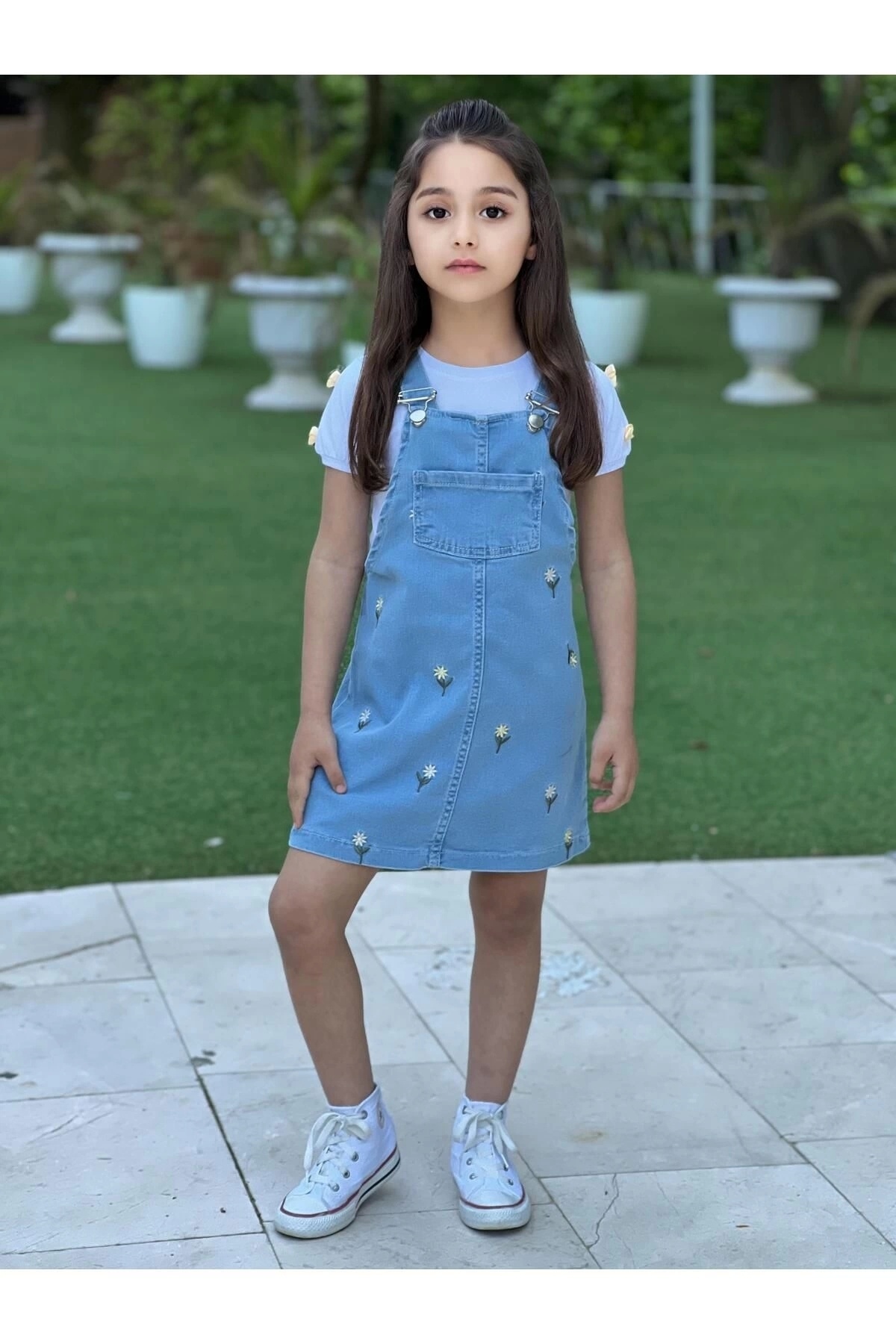 DUDOR KİDS Kız Çocuk Çiçek Nakışlı Kot Jile Elbise Ve Beyaz T-Shirt Takım fotoğrafı 6 (önizleme)