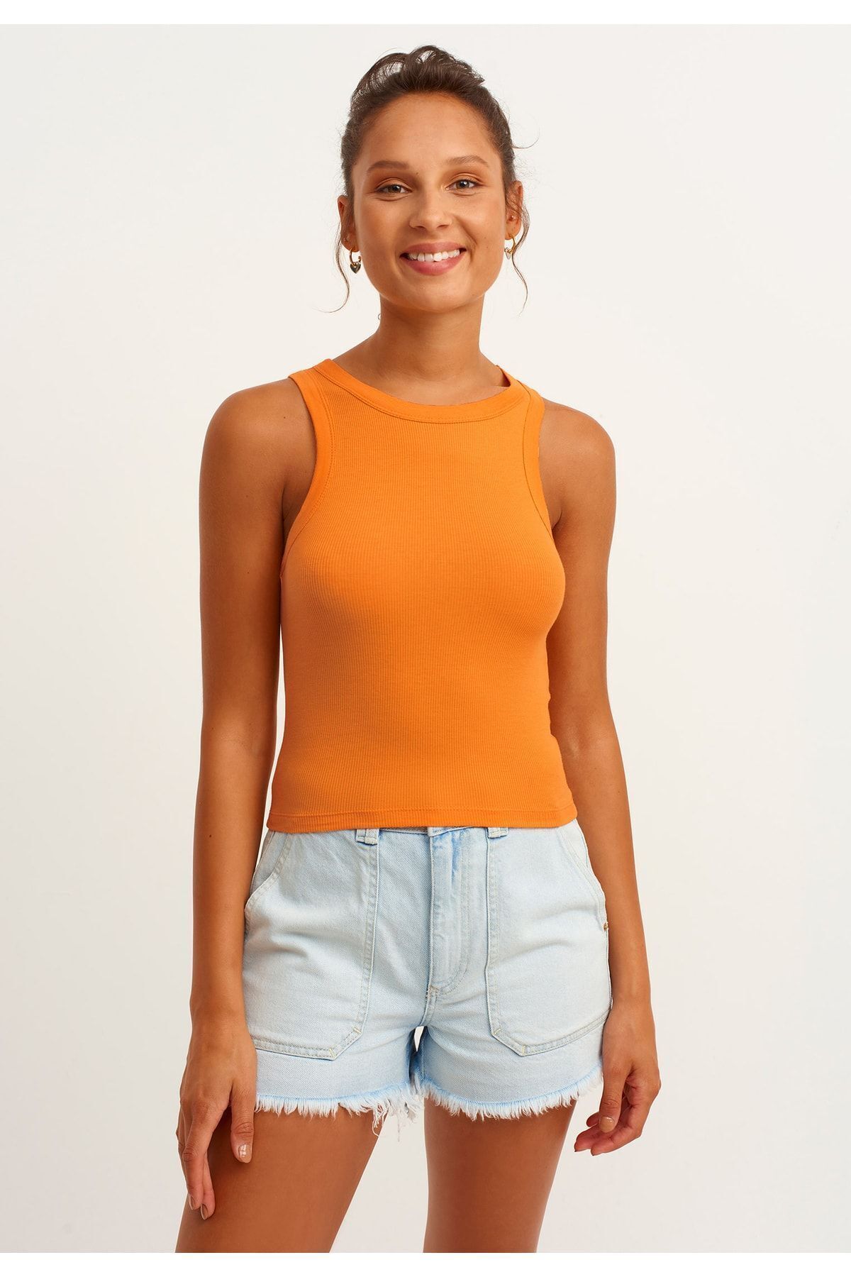 la & vetta-Woman's Orange Ribbed T-shirt Halter Collar Knitted Singlet 3