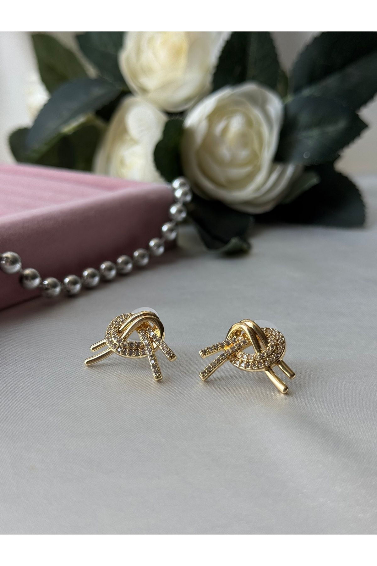 JEWELRY Özel Seri Altın Renkli Zirkon Taşlı Düğüm Model Rodyum Kaplama VIP Küpe