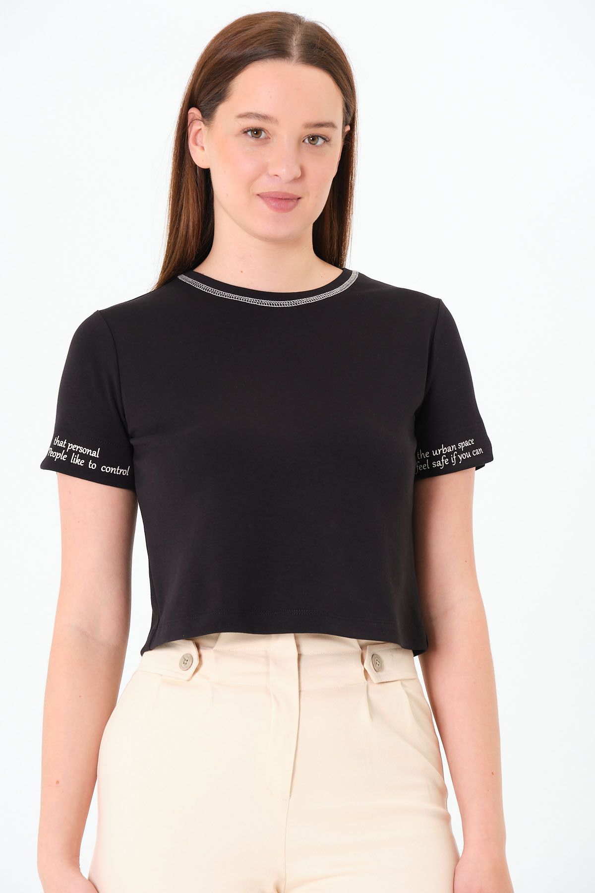 Sortie Collection Kadın Bisiklet Yaka Karyoka Dikişli Kısa Kollu Baskılı Siyah Crop Tişört T-shirt