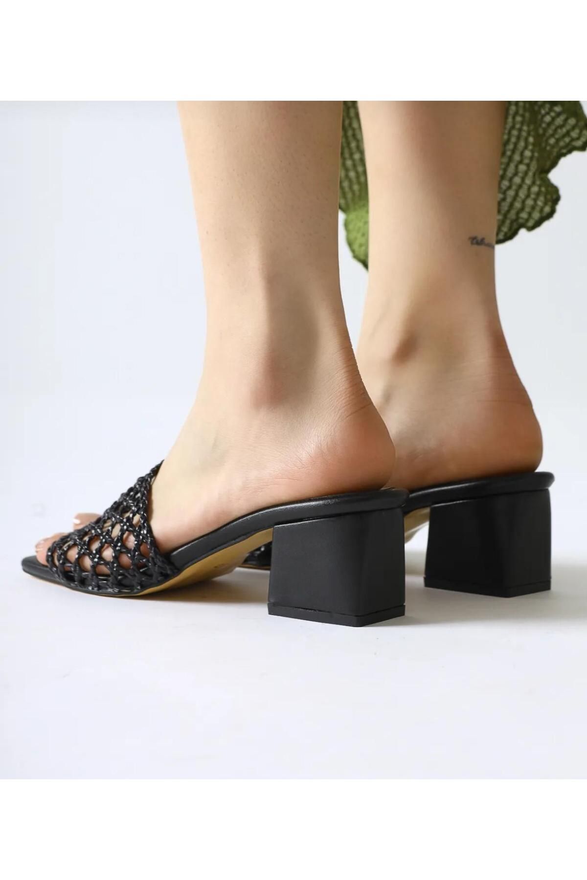 Elf Shoes & Bags ELF SHOES Örgü Detaylı Kalın Topuklu Kadın Terlik