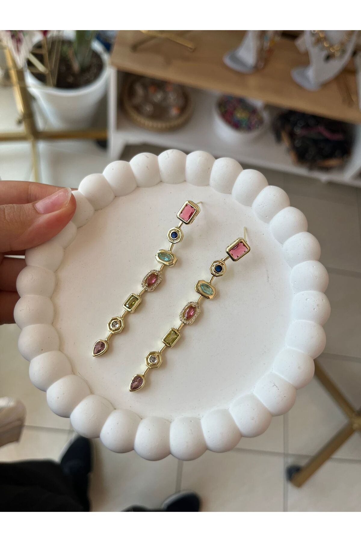 Doras Shine Renkli taş İle Bütünleşmiş Küpe Modeli